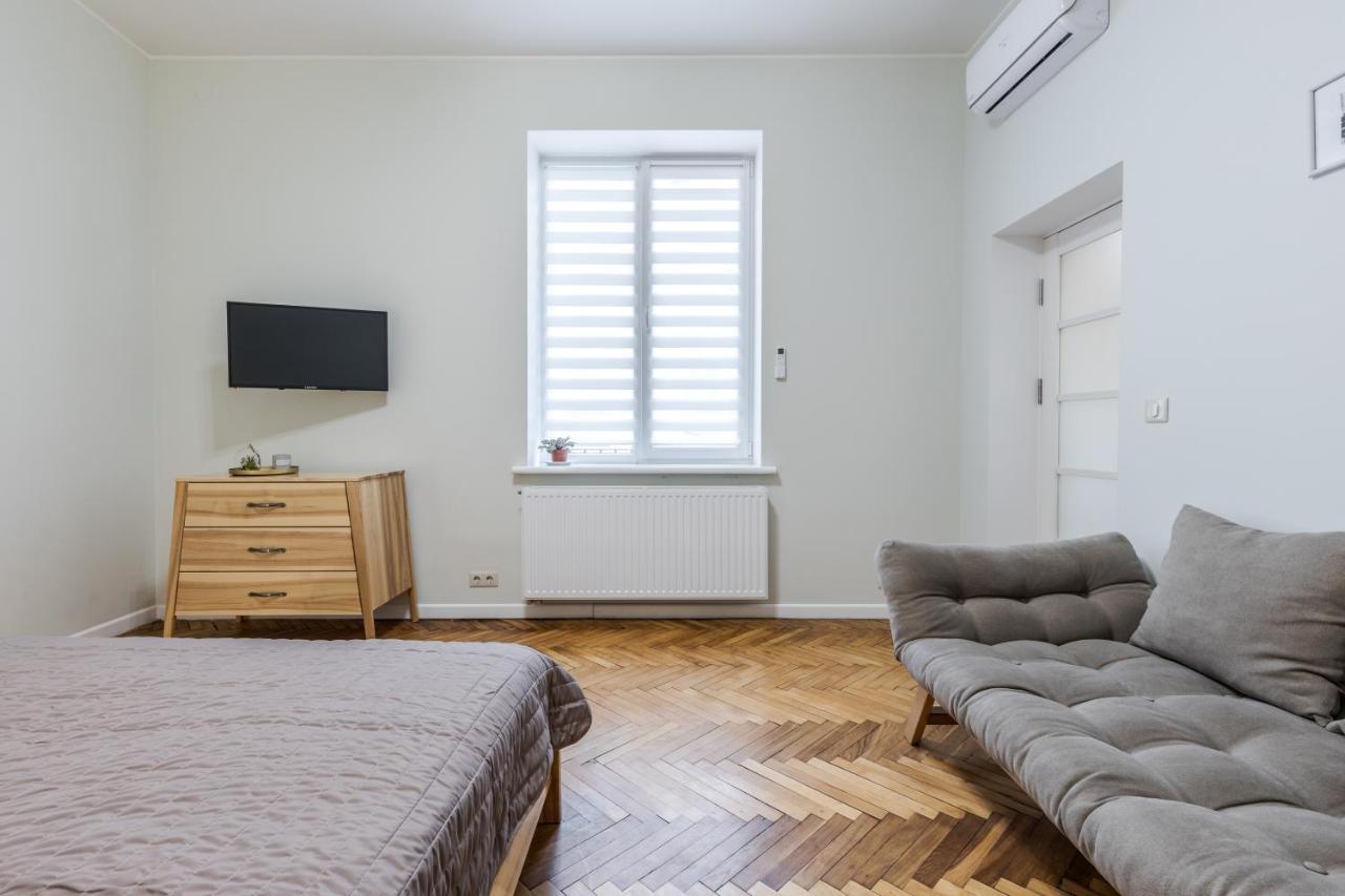 Inshiapartments On Teodora Square Apartment