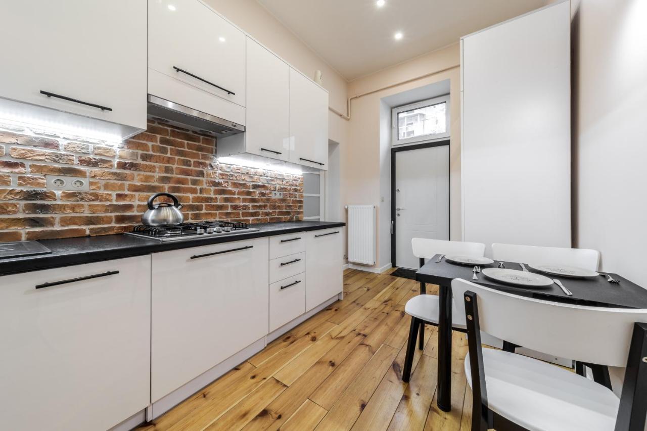 Inshiapartments On Teodora Square Apartment